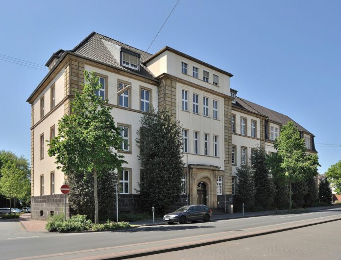 Gerichtsgebäude: Dinslaken, Amtsgericht, 2011-05 CN